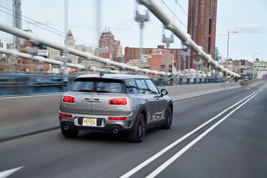  Mini Cooper S Clubman ALL4 2016 года  (US) (фото 3 из 20)
